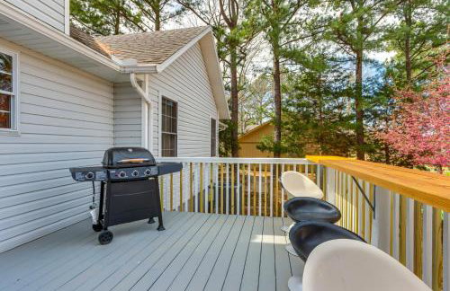 Hot Tub + Deck: 'Holiday Island Fairway Estate’ - Foto 31