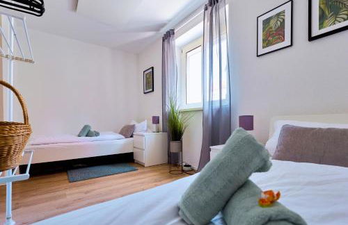 Praktisch&Zentral für Gruppen und Firmen-3 Schlafzimmer- 6 Personen-Parkplatz-Balkon-Stadtmitte-schnelles WLAN - Foto 4