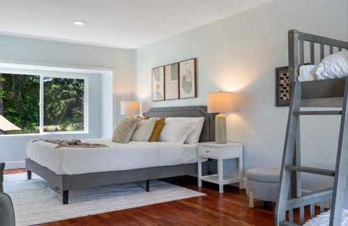 Modern Mountain View Getaway w Huge Outdoor Space - Foto 27