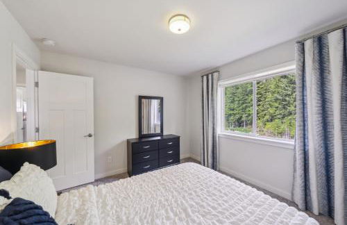 Serene Port Orchard Retreat - 3BR 3BA with Trails and Amazing Views - Foto 31