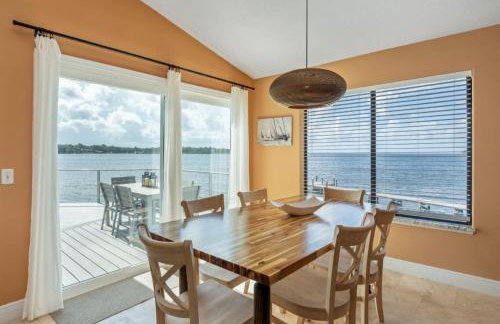 FEATURED ON HGTV'S MY LOTTERY DREAM HOME! Private dock, 15 minute boat ride to Crab Island, 20 minute drive to Destin, Pet Friendly - Foto 9