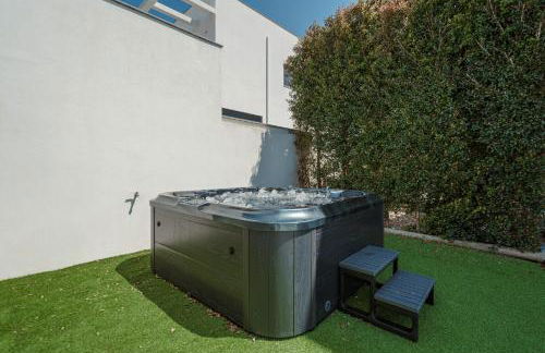 Chill Villa - Luxury villa with jacuzzi and private swimming pool - Photo 33