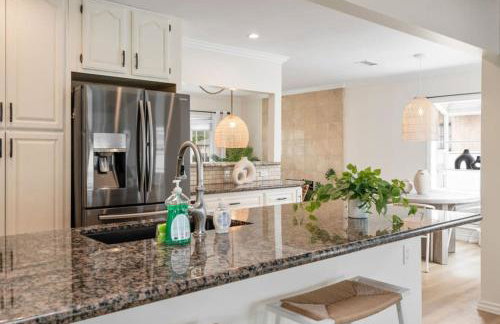 Stunning Retro Beach Oasis, Dual Living, Pool - Foto 32