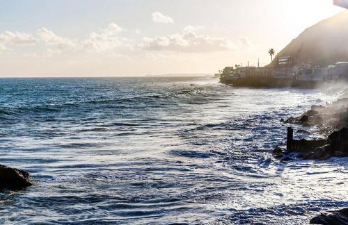 Malibu Beachfront Home with Rock Spa Ocean Views & Huge Deck - Foto 14