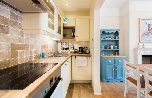 Bikki Apartments - 2 Bed - Free Parking - Own Entrance - Photo 7