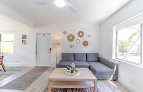 Renovated Apts with Kitchen, Fast WiFi, Smart TV, Roku & Pool Onsite 4 mi to Surfside Beach - Foto 71