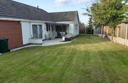 Spacious modern three Bedroom Bungalow ample parking - Foto 44