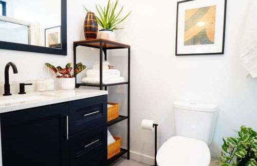 Private Family Friendly Guest Home - Photo 12