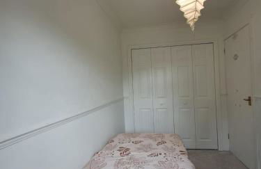 Two Bed house, Parking for 2 cars close to Heathrow - Foto 7