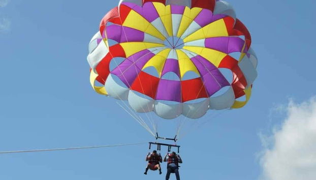 Parasailing in Cozumel - Photo 4, Flying in the sky above Cozumel