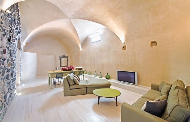 Pyrgos Old winery villa - Photo 1