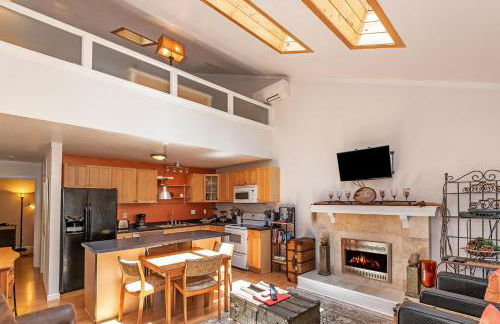 1 Alpine Terrace-renovated condo private hot tub - Foto 3