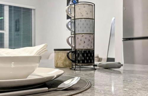 Stunning Lake Views | DART Train | Gym & Pool - Foto 12