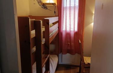 Maisonnette dans son écrin de verdure - Photo 9