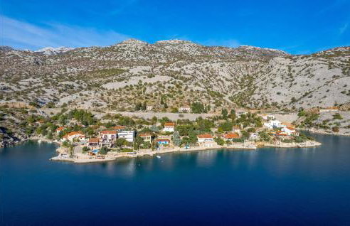 Beautiful Apartment In Lukovo Sugarje - Photo 11