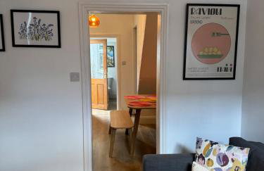 Altrincham House - 2BR - Sleeps 6 - WiFi - Parking - Foto 16
