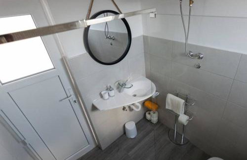 Kuća za odmor M&J s grijanim bazenom - Photo 19