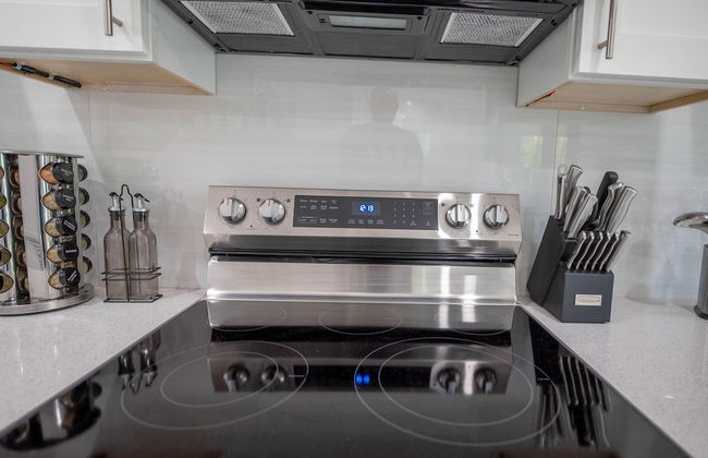 Uhost AI Stylish 1BR Bright Space w Patio - Foto 30