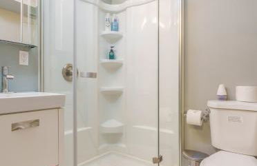 Upgraded Home with 5 BR 4 Bath 4 FREE gated parking space, Family,EV,RV friendly - Foto 25