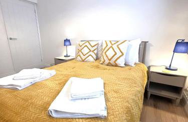 Stunning One Bed Flat at Dawe Luxury Suites - An Entire Apartment near Ely Cathedral & Train Station - The Perfect Base to Explore Ely, Cambridge, Norfolk & London - 2 Guests Max - Photo 7