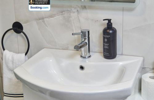 Beautiful 3BDR House By Homebird Property Management Short Lets & Serviced Accommodation Leeds With Free Parking & Free WiFi - Foto 46