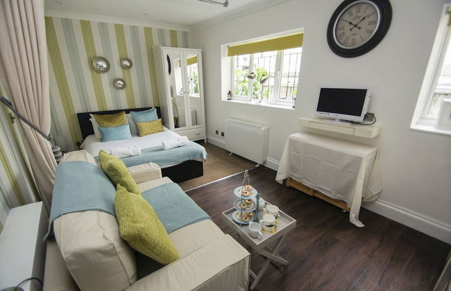 Between Piers Central by Brighton Holiday Lets - Photo 4