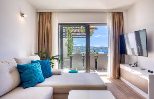 LUXURY VILLA PARADISE 120m from sandy beach, heated pool, billiard, max 12 pax - Foto 13