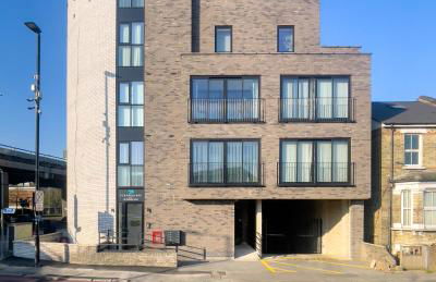 Modern 1-Bedroom Apartment near Kew Gardens with Free Parking & Workspace - Foto 20