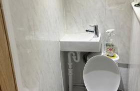 Spacious 3 Bed House with Garden & Free Parking - Foto 24