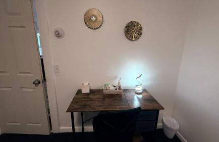 Nona - Private Room 3 with Parking, Desk & Fast WiFi near Yale, Quinnipiac, SCSU & Hospitals - Foto 13