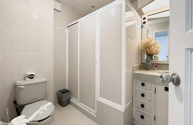 Beachfront and Ocean View Apartment - Photo 18