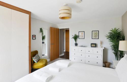 Canary Wharf Escape - Stylish 2BR - Canal Views & City Lights - Foto 15