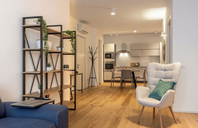 Charming Home - Photo 16