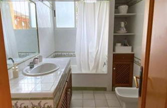 Magnolia Loft A spacious, authentic space with rustic charm - Foto 17