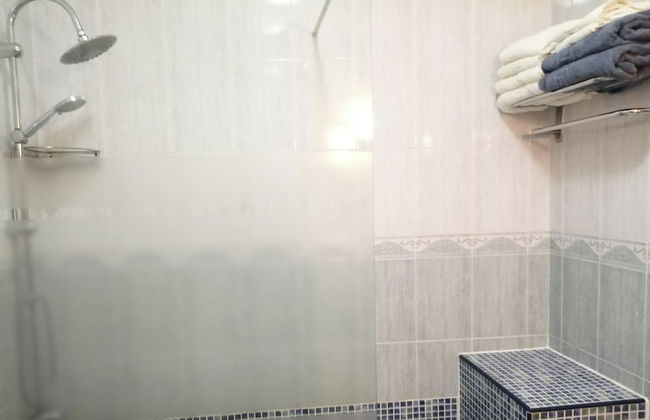 Villa - Sleeps 4 - Pool - Patio - Parking - Photo 6