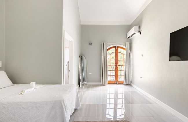 Charming Sea View Town House Chef Driver Optional - Photo 28