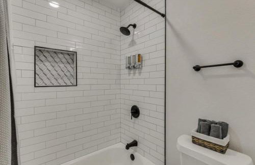 Gorgeous Sunny Home for Big Groups w Private Pool - Foto 31