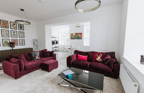 Grade II Mill Townhouse in Leeds with Free Parking which Sleeps 6 - Photo 2