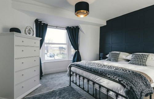 Large 7 Bedroom House for Families and Work Crews Hot Tub Parking Wi-Fi sleeps 17 - Foto 33