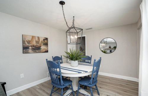 Pool home with large fenced yard - Foto 47