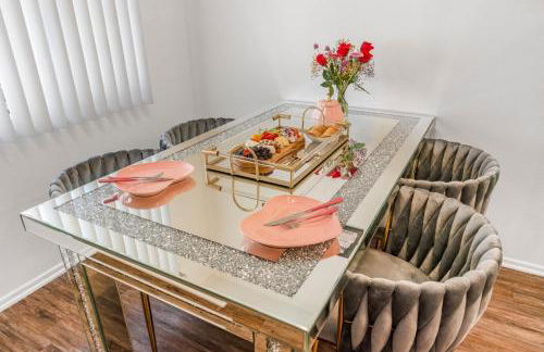 Luxury Pool View Spa Suite-Massage Chair-Steam Sauna-Welcome Champagne ! - Foto 33