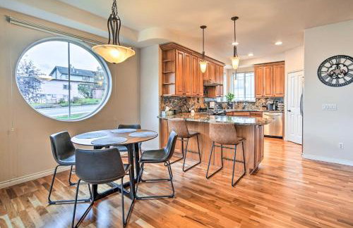 Sleek Escape with Balcony Less Than 1 Mi to 5th Avenue! - Photo 1