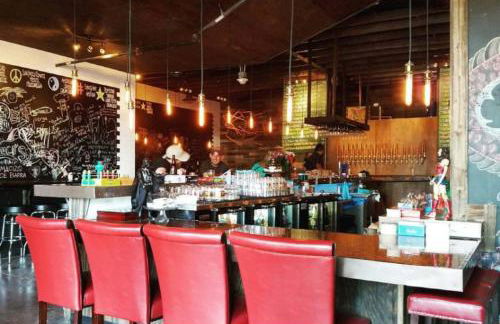 Modern 2BD DT - Balcony, Gym, W-D, Parking - Sleeps 8 - Photo 44