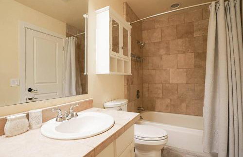 Sunlit contemporary Bellevue Home w a Lush Garden - Foto 22