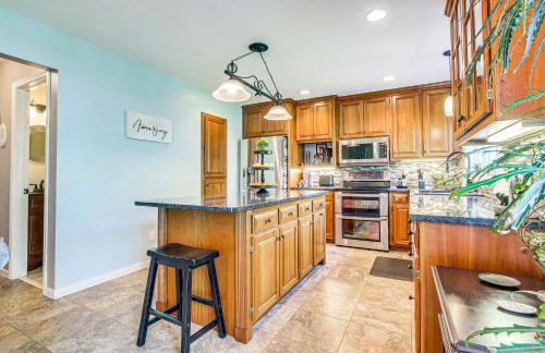 Menasha Home with Patio - Walking Distance to Lake! - Foto 6