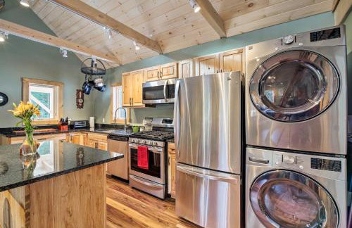 Newly Built Cabin w/ Hot Tub - 16 Mi to Stowe Mtn! - Foto 12