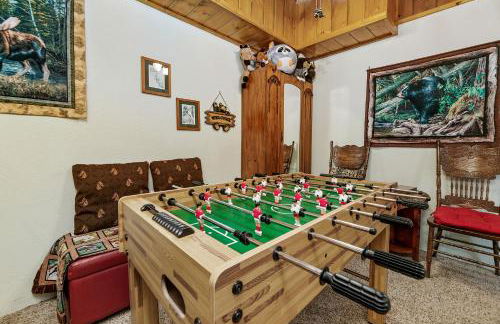 Catalina Retreat -Cozy mountain home in a tree filled neighborhood, plenty of games and a hot tub! - Foto 4