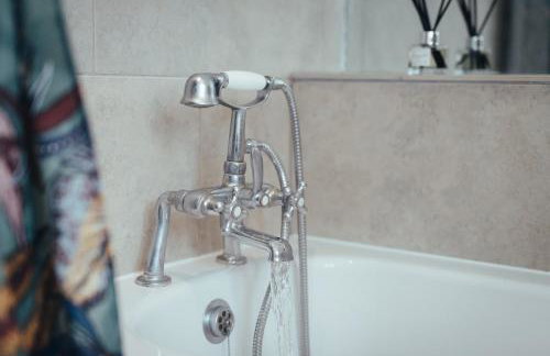 5 Bed Family Home- Free Parking - Foto 14