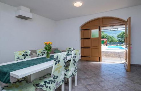 Lovely Home In Susnjevica With Kitchen - Photo 17