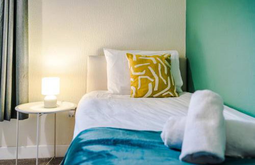 3BR Home Sleeps 6 Perfect for Short and Long Term Stays - Foto 71